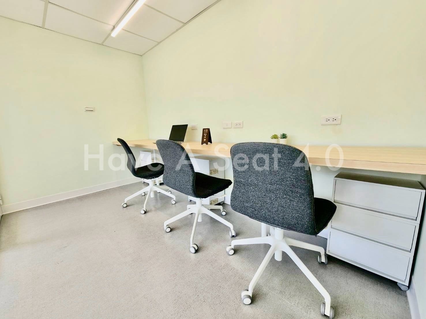 南港辦公室出租 Have a Seat南港館採光走廊
