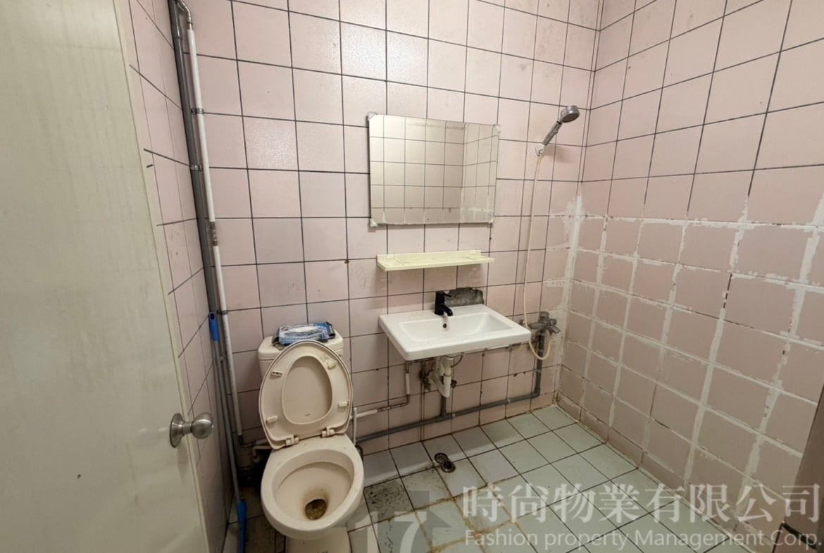 小巨蛋站靜巷前後陽台獨立進出一樓 